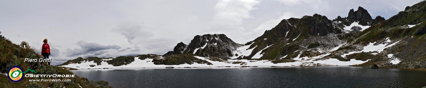 73 Ampia panoramica col Laghetto di Ponteranica, Triomen e Valletto.jpg